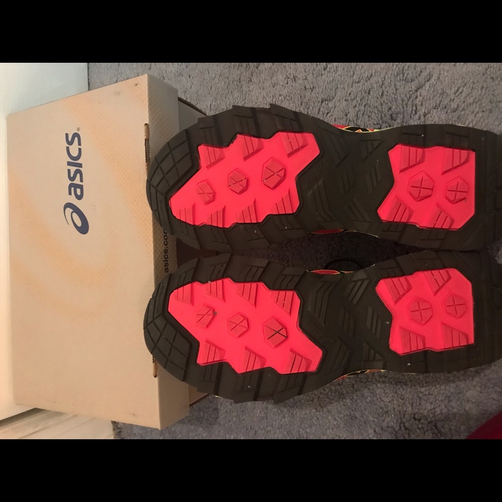 ASICS - Picture 3 of 3